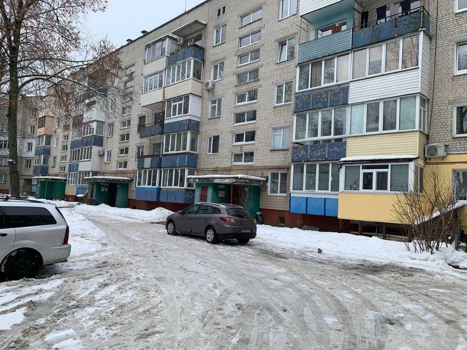 Продаю 4ком Кв.(теплая) 80м2 на 2єт. Кирпич.Дом. Все рядом