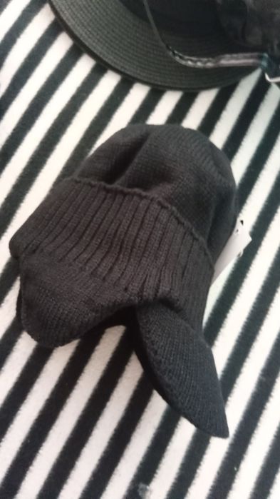 Gorro com pala e tapa-orelhas Preto