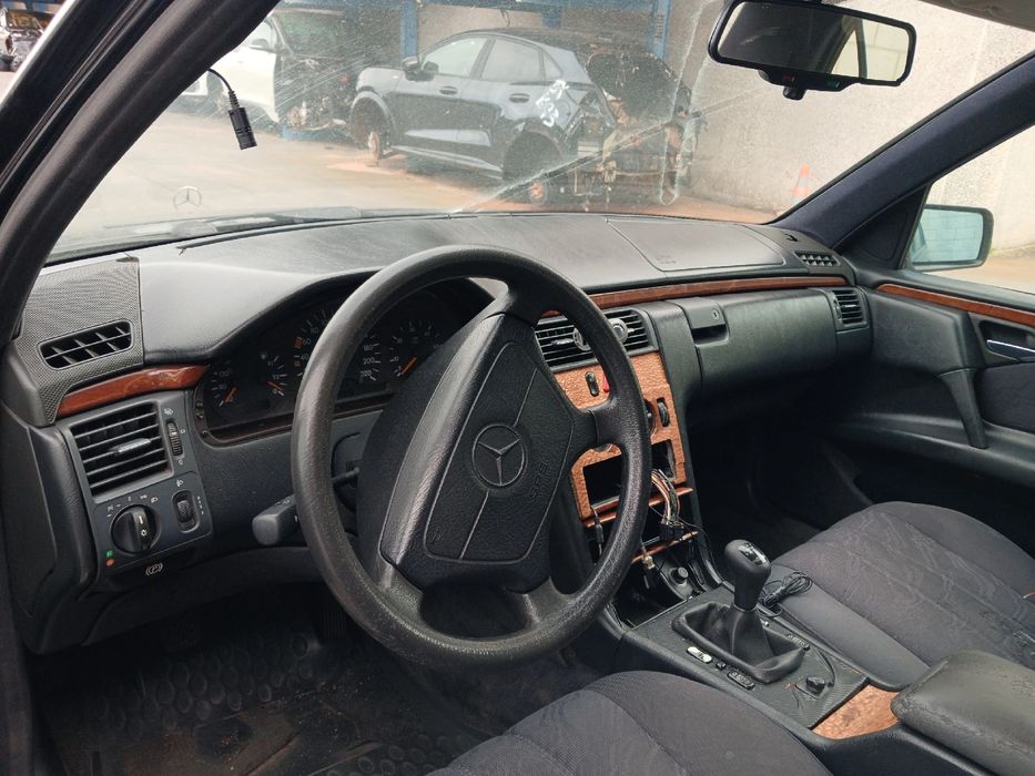 Para peças MERCEDES-BENZ Classe E (W210)