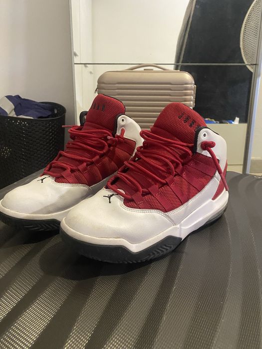 Air Jordan max aura vermelho e branco