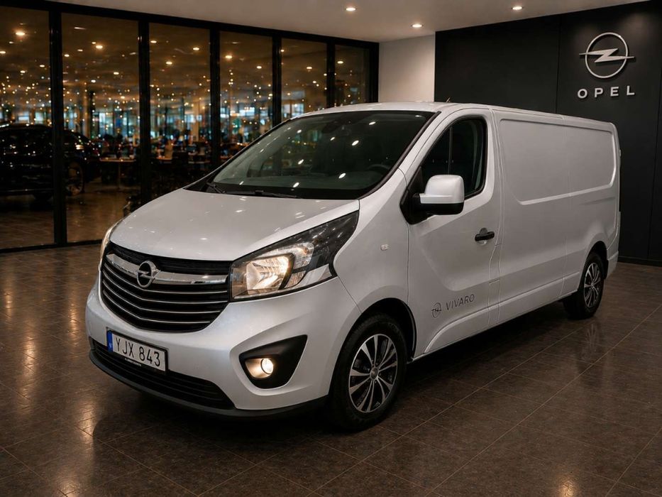 Opel VIVARO  3 osobowy webasto bluetooth podgrzewany fotel kierowcy serwisowany