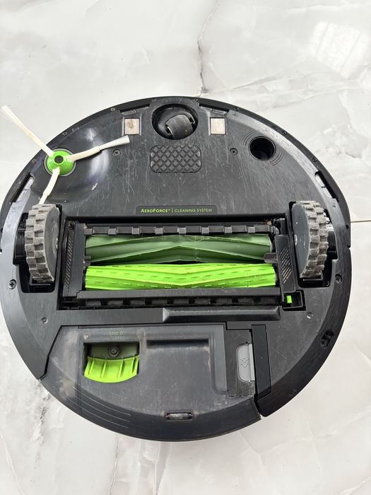 Irobot Roomba i5 clean base
