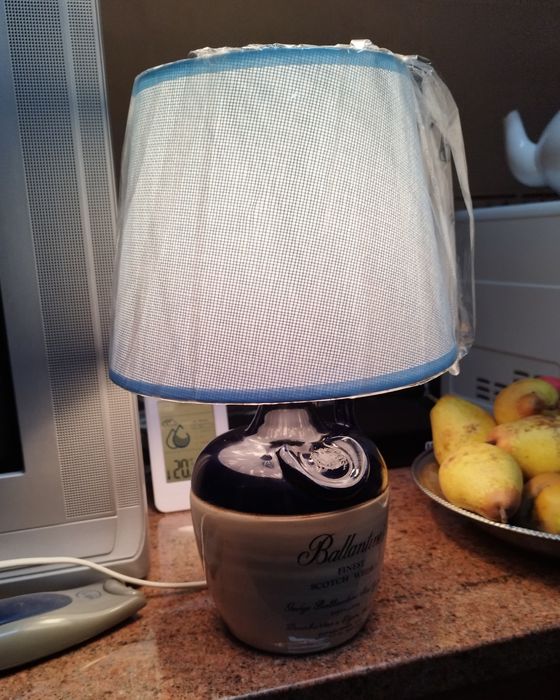 Candeeiro com base garrafa whisky