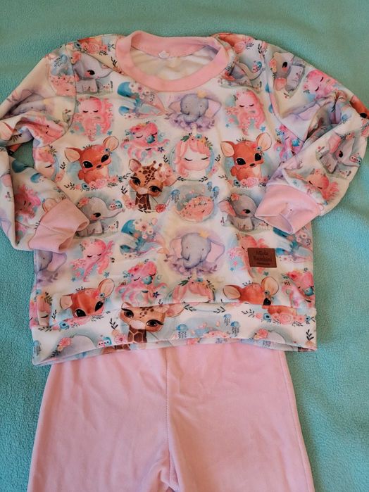 Śliczny dres welurowy r 110