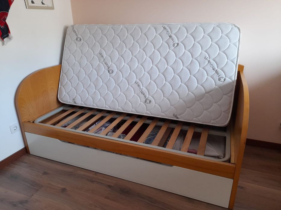 Cama dupla usada em bom estado colchão NOVO