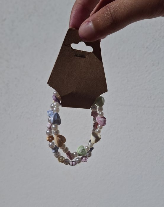 Duas pulseiras de criança