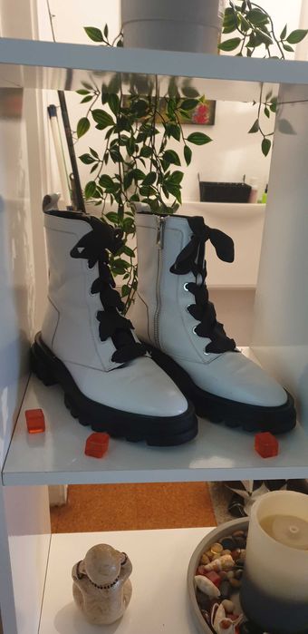 Botas brancas 37