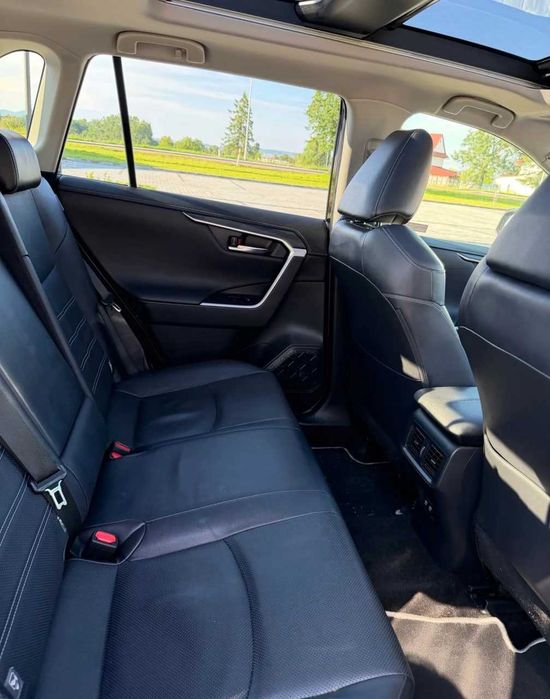 Продам Toyota RAV4 2020 2.5 Hybrid