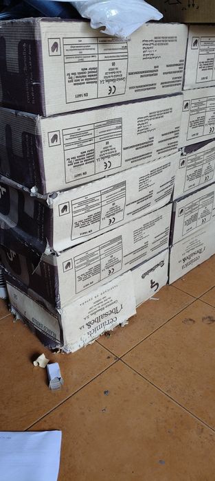 14 Caixas de Cerâmicas novas