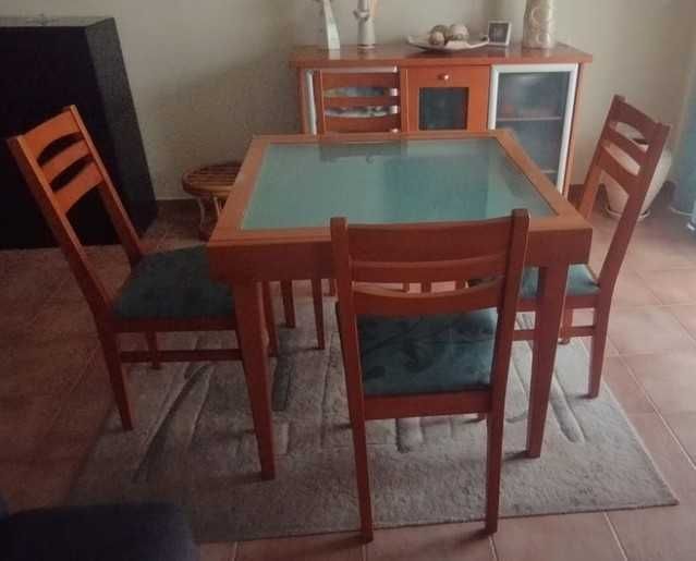Mesa de sala e aparador