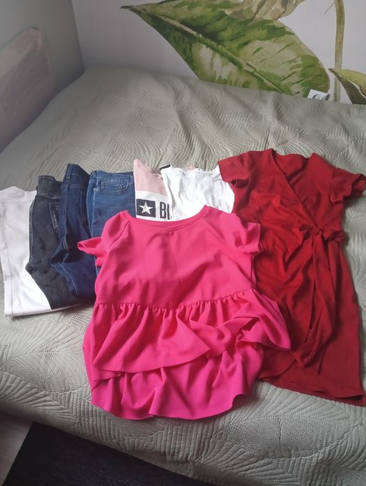 sprzedam  rzeczy w rozmiarze M( 4 pary spodni, 2 koszulki, bluzkę i sukienkę)