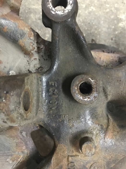 Кулаки поворотные (Цапфа) BMW E34