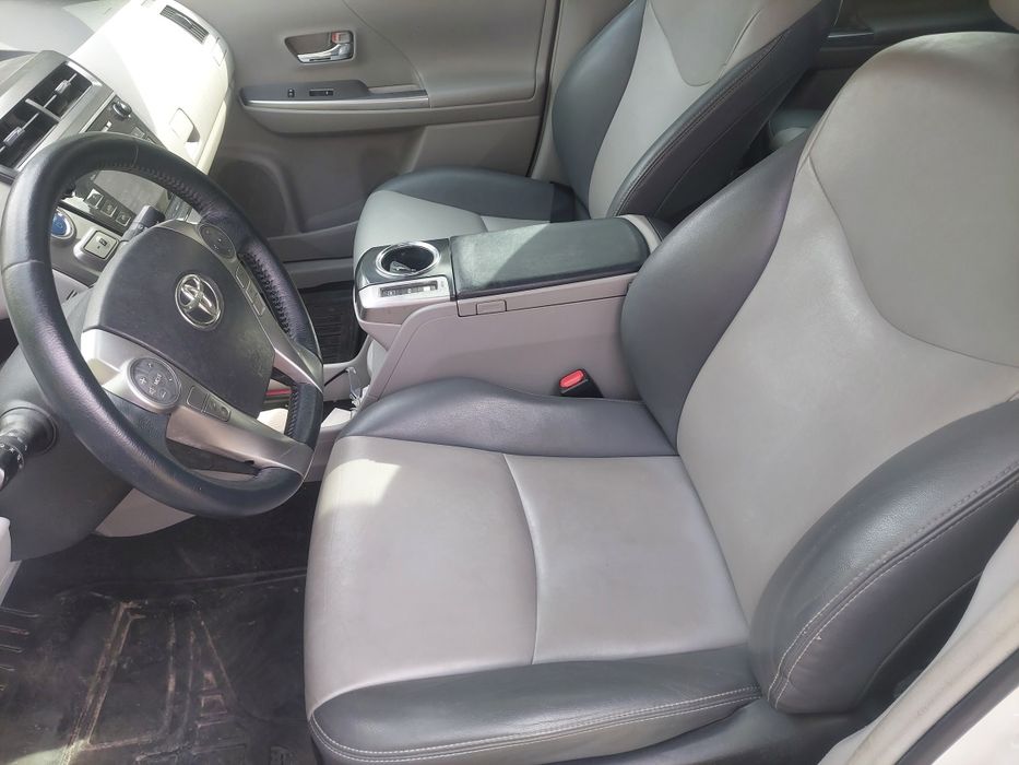 Продам Toyota prius v