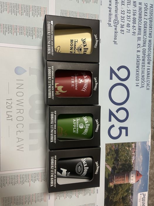 Jack Daniels komplet czterech roznych kubków metalowych polecam