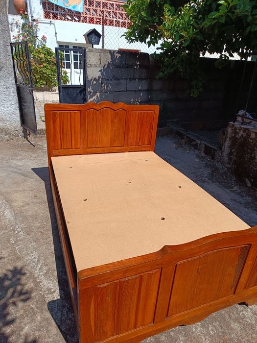 Cama c/mesinhas de cabeceira Vintage