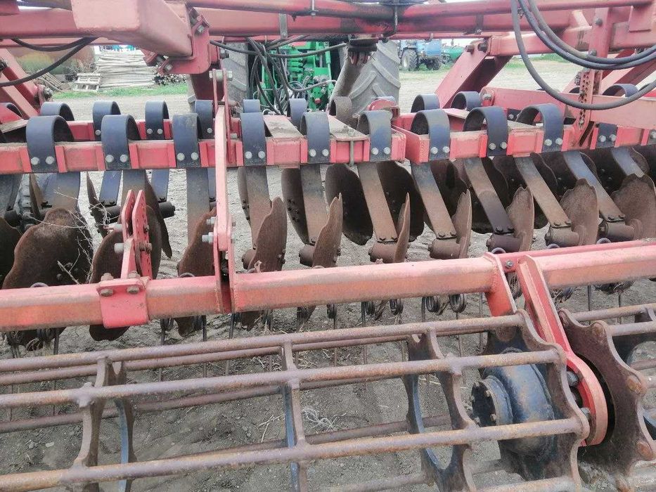 Продам сівалку John Deere 455 та інше навісне. Закриття господартства.