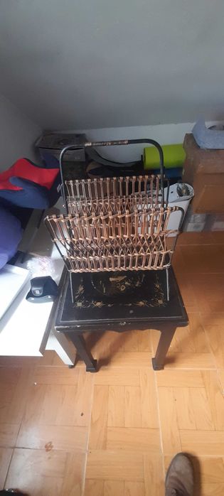 Porta revistas Metal e vime anos 60