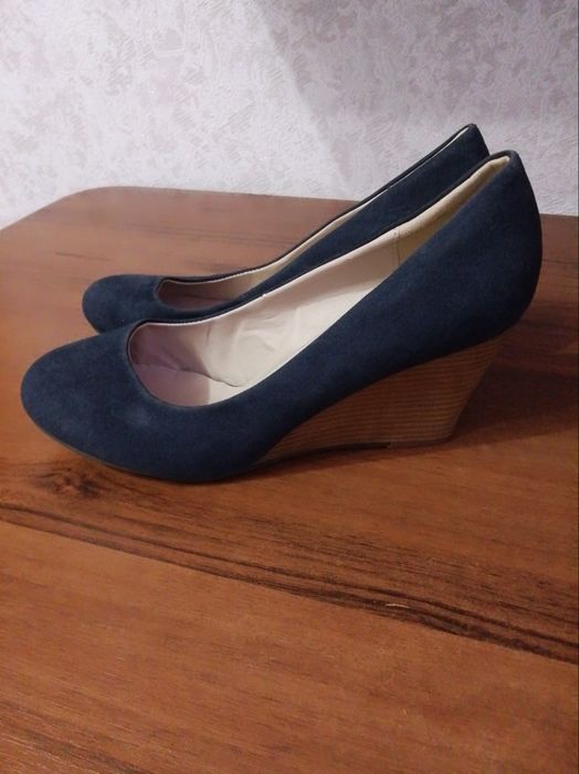 Нові жіночі туфлі