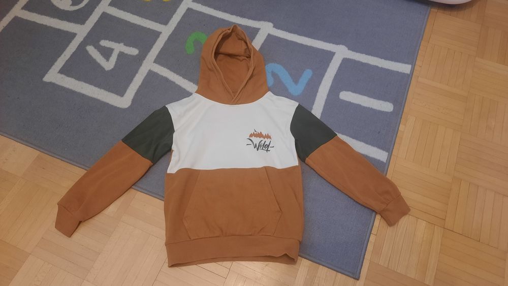 Bluza z kapturem r. 134