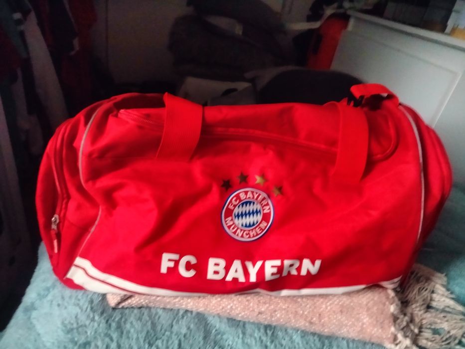 Pojemna torba sportowa FC Bayern Monachium 
Na