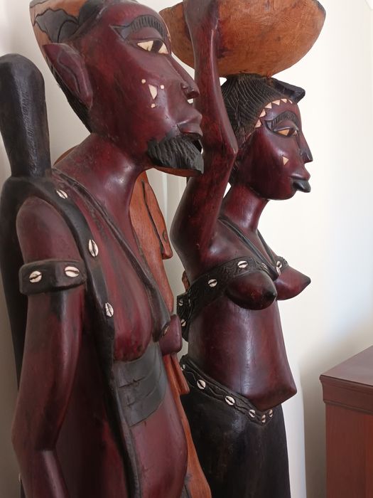 Esculturas africanas em madeira macica 2 metros altura