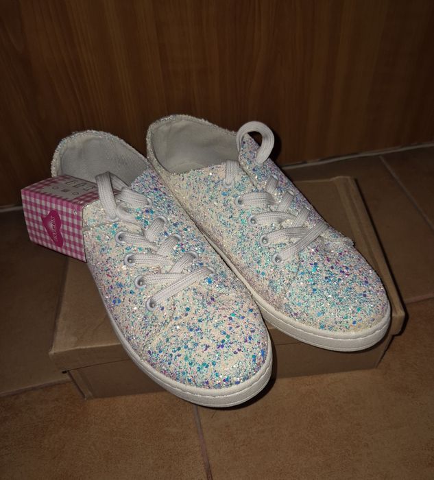 Nowe buty sportowe damskie/dziewczęce z brokatem