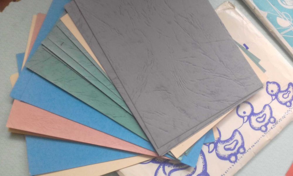 Канцелярія -Серветки/ Папір кольоровий/ ручки, лекала, записничок