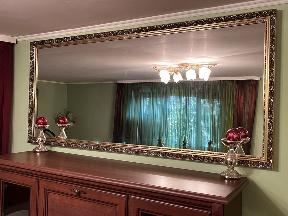 Зеркало (может быть горизонтальное,может и вертикальное