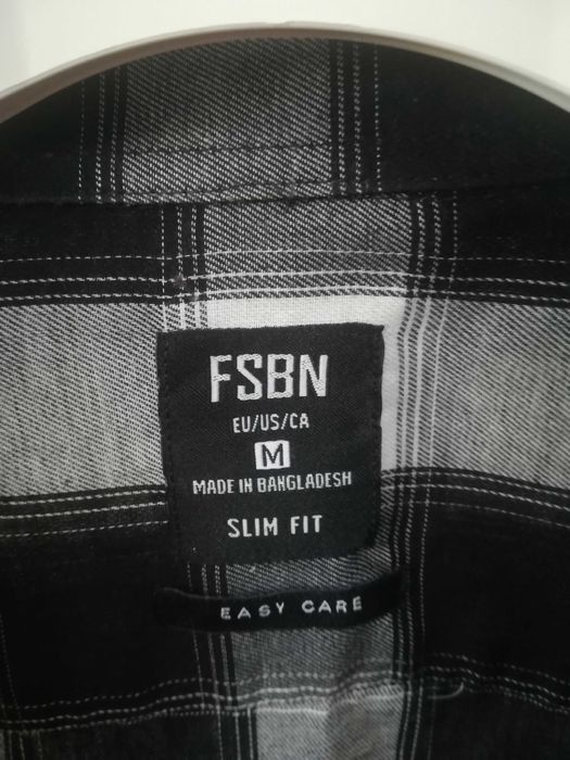 Camisa xadrez preta e branca