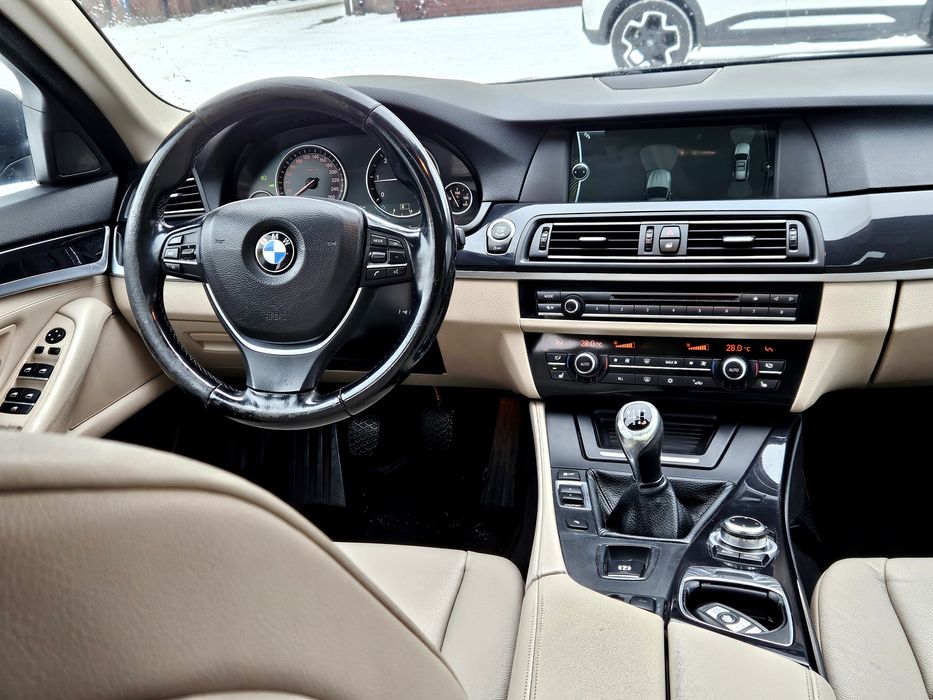 BMW F11 2012r. 520D