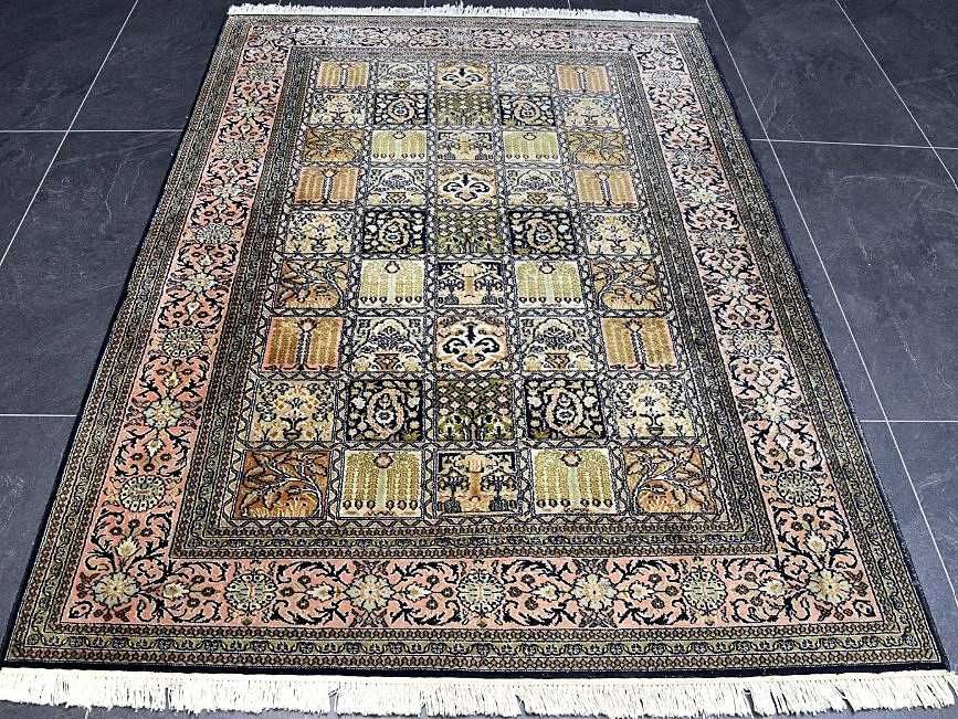 Tapete Oriental de SEDA DE CAXEMIRA, feito à mão com seda natural sobre urdidura de algodão, 195cm x 130cm