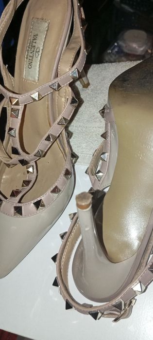 Шарфы , туфли Valentino , шапка СССР