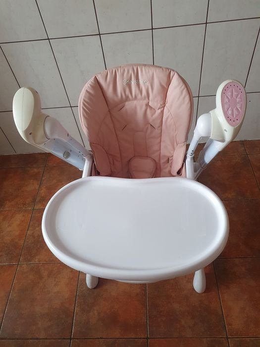 Krzesełko do karmienia.