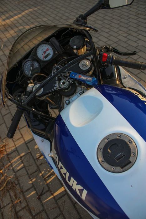 SUZUKI GSXR 600 SRAD ( 25kw de livrete )