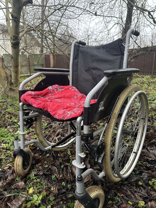 Продам терміново! Візок Vermeiren, крісло-туалет, милиці, ходунки.