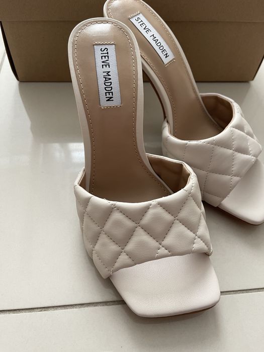 Klapki STEVE MADDEN Signify rozmiar 40 beżowe nowe z metką