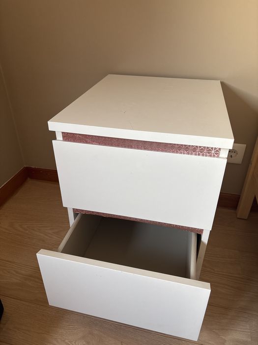 2 mesas de cabeceira MALM IKEA