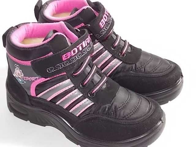 Теплі , спортивні черевички 18,5 см. Дуже зручні та теплі!