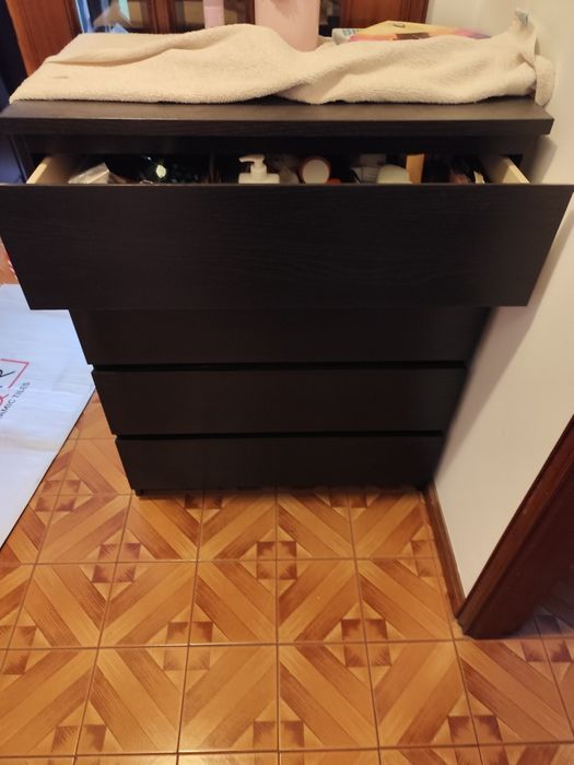 Cómoda Malm Ikea preta