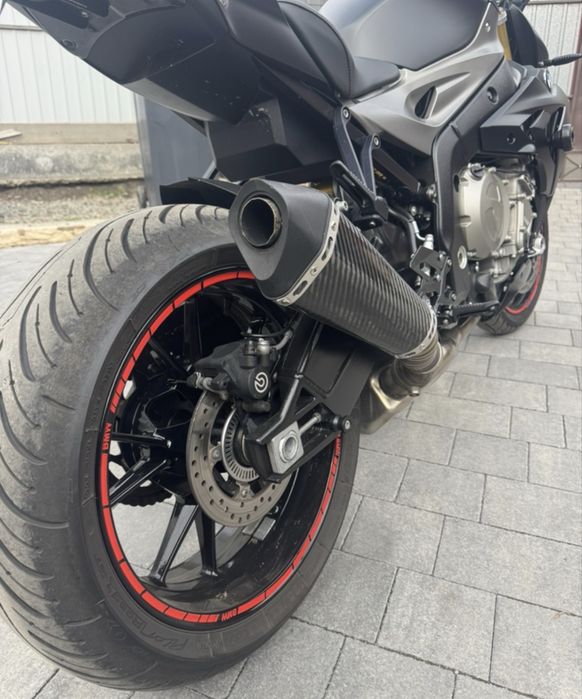 Мотоцикол бмв S1000R