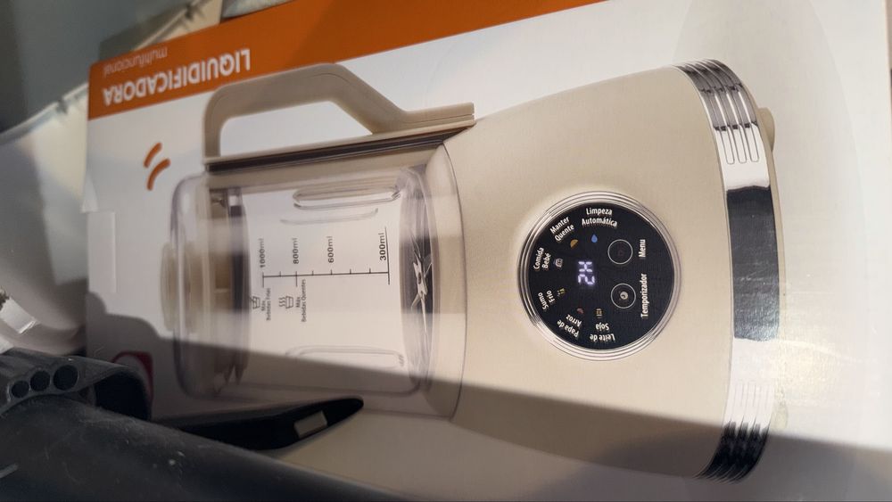 Liquidificadora multifunções praticamente nova