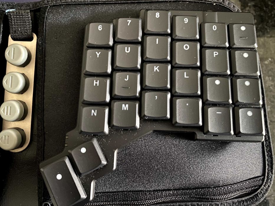 Teclado ZSA Voyager (Ergonómico + Mecânico)