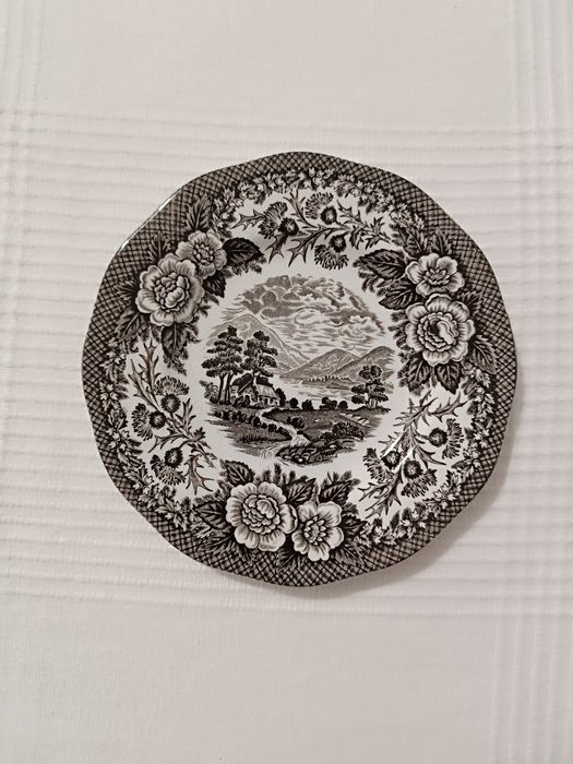 Prato Decorativo Lochs Of Scotland. Novo