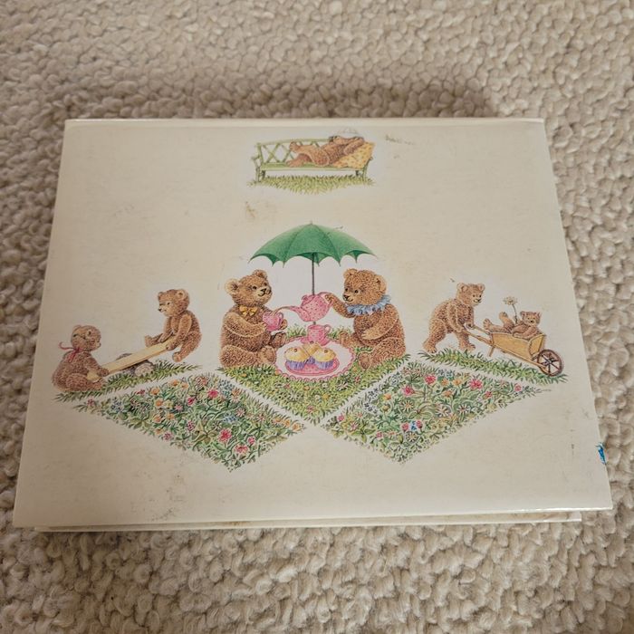 Pudełko vinted na  papeterie dziecięca