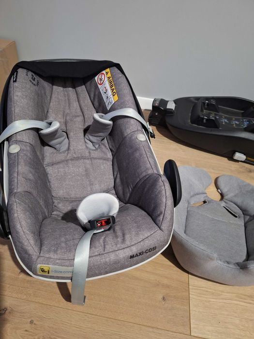 Fotelik i Nosidełko maxi cosi z bazą 2w1
