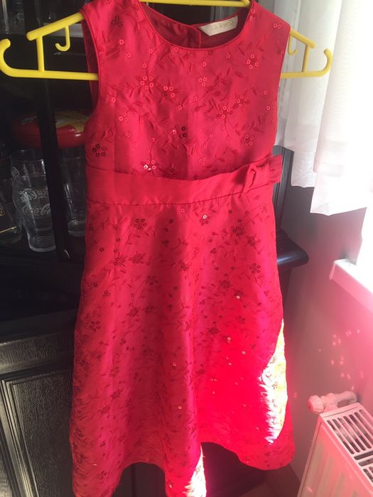 Sukieneczka  na 128 -140 czerwona.