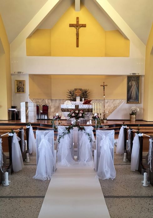 Dekoracja kościoła ślub, wystrój kościoła ślub, biały dywan