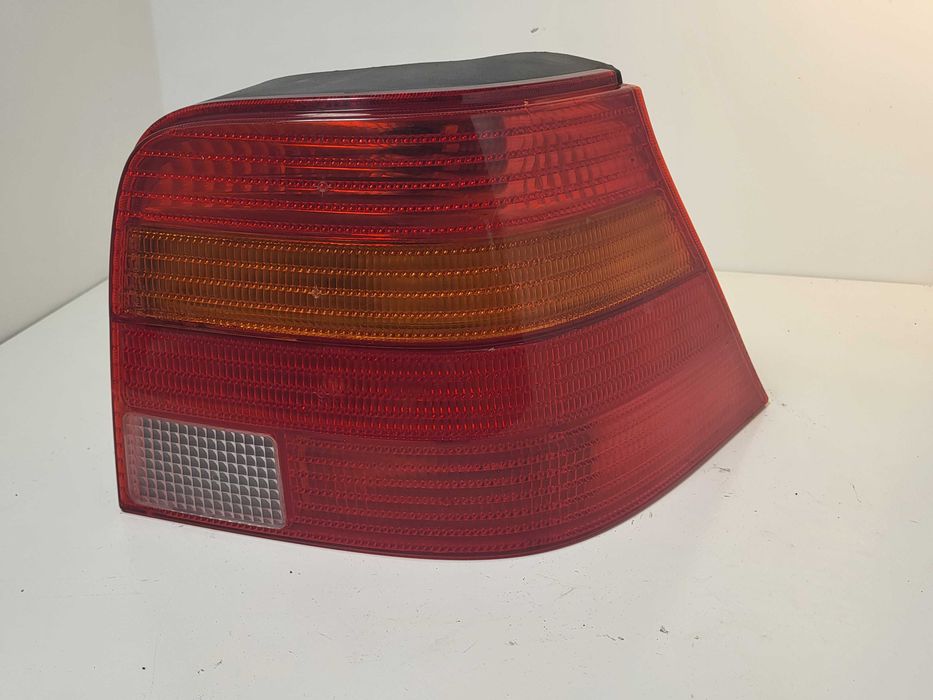 Farolim traseiro direito Volkswagen Golf IV