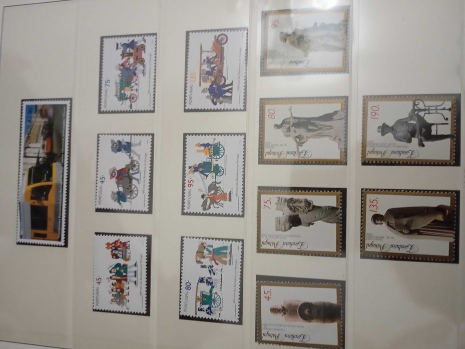 Coleção de selos de mais ou menos 50 álbuns