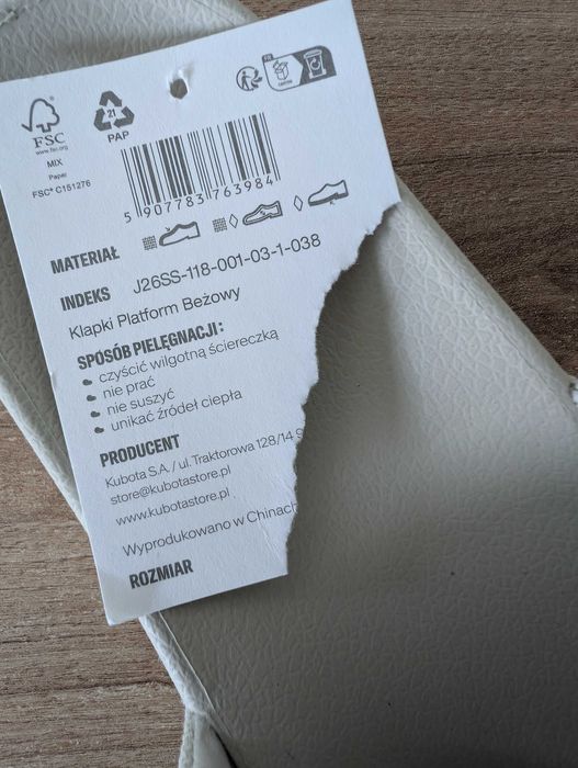 Klapki na platformie Kubota, chłodny beż